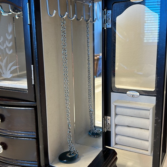 Women’s Jewellery box. Multiple compartments. - Picture 13 of 15